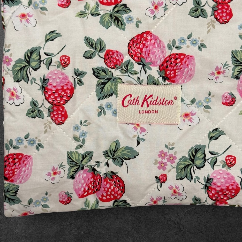Cath‎ Kidston London Reversible Strawberry Floral Quilted Queen Comforter 90x90